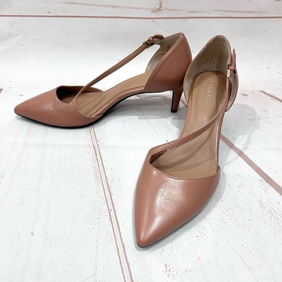 NWOT Nude Leather Asymmetrical Pointed Toe Mary Jane Page Kitten Heels Pumps - Picture 2 of 9